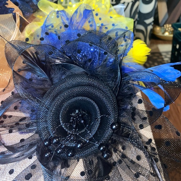 Beautiful hand made flowers. - Picture 3 of 9